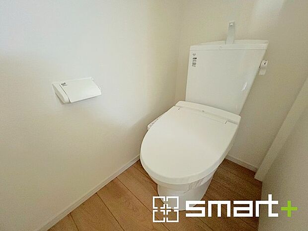 〜やはり便利なタンク式トイレ〜 ・最近はタンクレストイレもございますが、タンク式の場合は停電時もお水を流すことが可能。 ・故障時なども比較的費用が安くなるなど、メリットが多くなります。