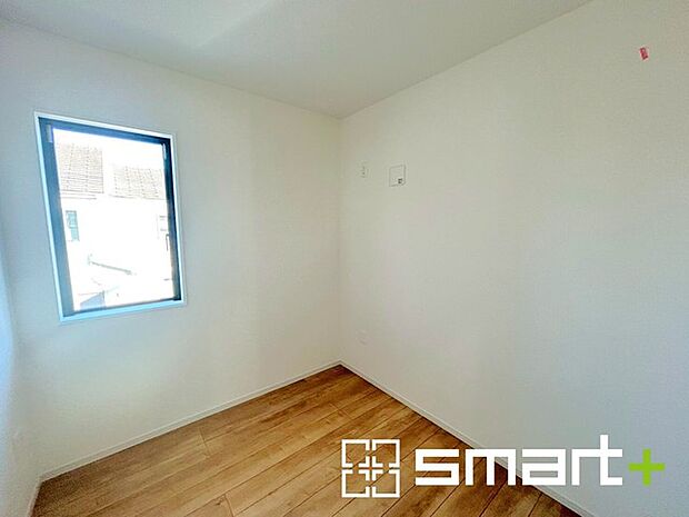 〜オプション施行もお任せください〜 ・フローリングの変色など劣化を軽減し、水をこぼした場合などにも防いでくれるフロアコーテイングが人気となっております。 ・オプション施行もお任せください。