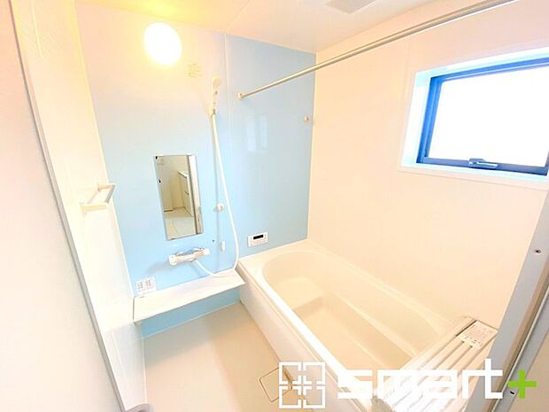 ~浴室乾燥機付きの浴室~ ・浴室には乾燥機が付いているので雨の日でも洗濯物を干すことが可能です。 ・水はけの良い床材など機能面も充実。マイクロバルなどオプションもご相談くださいませ。