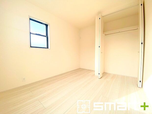 ~オプション施行もお任せください~ ・フローリングの変色など劣化を軽減し、水をこぼした場合などにも防いでくれるフロアコーテイングが人気となっております。 ・オプション施行もお任せください。