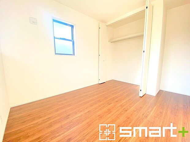 ~オプション施行もお任せください~ ・フローリングの変色など劣化を軽減し、水をこぼした場合などにも防いでくれるフロアコーテイングが人気となっております。 ・オプション施行もお任せください。