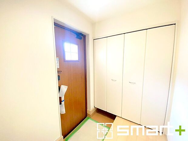 ~十分な容量のシューズボックス~ ・備え付けのシューズボックスは充分な容量を確保。 ・より大型のものへのご変更などご希望の方もお気軽にご相談くださいませ。