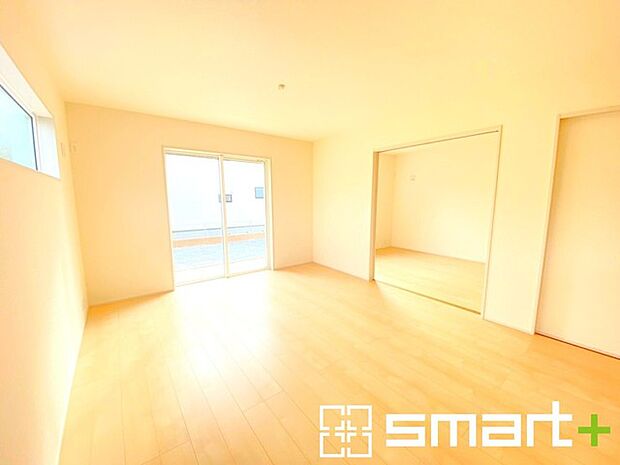 ~余裕の空間が広がるLDK~ ・15帖あるLDKはご家族団らんのお時間を余裕の広さで演出してくれます。 ・ご内覧の際は家具の配置などもイメージしながらご覧くださいませ。