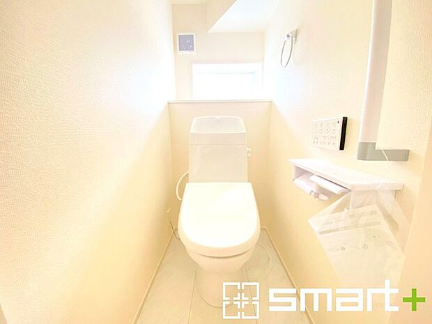 ~やはり便利なタンク式トイレ~ ・最近はタンクレストイレもございますが、タンク式の場合は停電時もお水を流すことが可能。 ・故障時なども比較的費用が安くなるなど、メリットが多くなります。