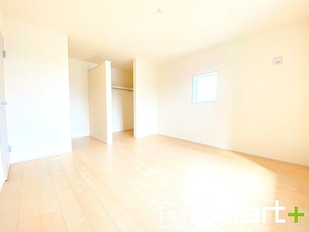 ~ウォークインクローゼットのあるお部屋~ ・人気のウォークインクローゼットをご用意。季節物や趣味の道具などもスッキリと収納が可能です。 ・最近流行りの収納術などもぜひご活用くださいませ。