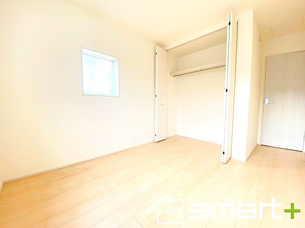 ~オプション施行もお任せください~ ・フローリングの変色など劣化を軽減し、水をこぼした場合などにも防いでくれるフロアコーテイングが人気となっております。 ・オプション施行もお任せください。