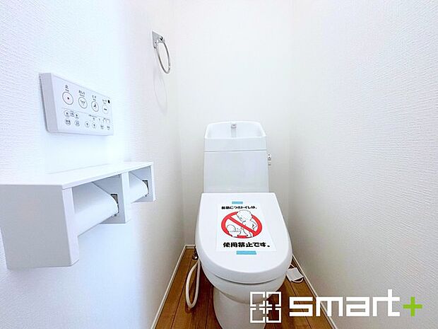 ～やはり便利なタンク式トイレ～ ・最近はタンクレストイレもございますが、タンク式の場合は停電時もお水を流すことが可能。 ・故障時なども比較的費用が安くなるなど、メリットが多くなります。 