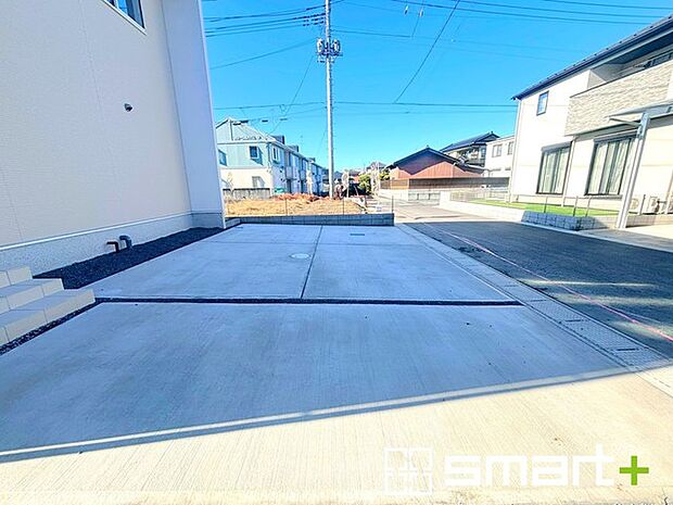 ～駐車場は2台分ご用意～ ・駐車場は2台分ございますので、車通勤の方や複数台お持ちの方にもお勧めのお住まいです。 ・カーポートなどのオプションもお気軽にご相談くださいませ。 