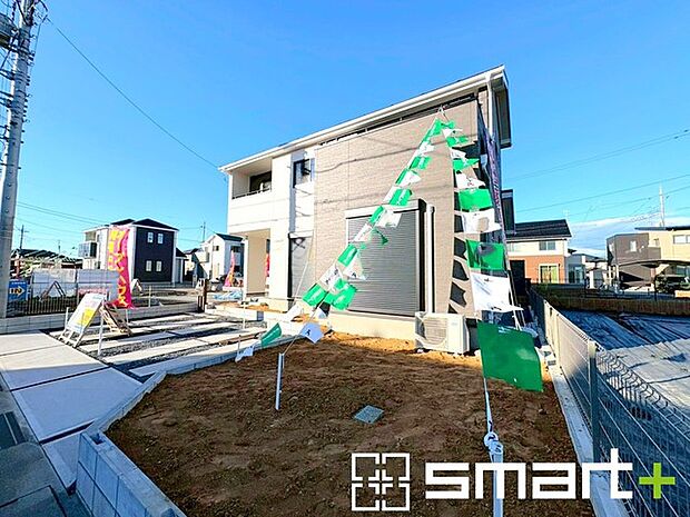 〜ベタ基礎でしっかりとした土台〜 ・コンクリートの中に鉄筋を配し強度を高めた「ベタ基礎」を採用。 ・しっかりとした土台を造ったうえで、その上に建物が築造されていきます。 