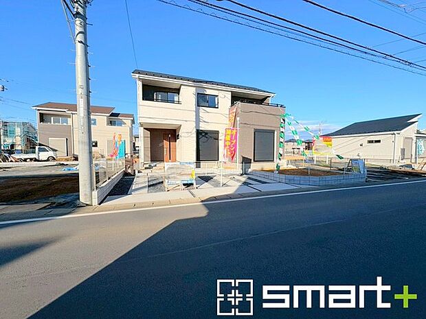 〜閑静な住宅街の立地〜 ・周辺は閑静な住宅街となっておりますので、静かな暮らしをご実現いただけます。 ・前面道路の交通量も多くないので、小さなお子様がいるご家庭でもご安心ですね。