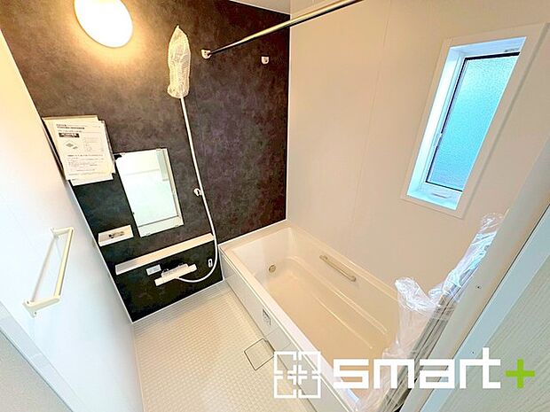 ~浴室乾燥機付きの浴室~ ・浴室には乾燥機が付いているので雨の日でも洗濯物を干すことが可能です。 ・水はけの良い床材など機能面も充実。マイクロバルなどオプションもご相談くださいませ。