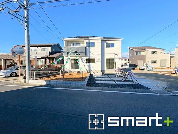 ~閑静な住宅街の立地~ ・周辺は閑静な住宅街となっておりますので、静かな暮らしをご実現いただけます。 ・前面道路の交通量も多くないので、小さなお子様がいるご家庭でもご安心ですね。