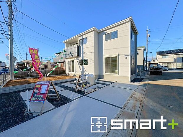 ~ゆとりあるカースペース3台~ ・セカンドカーや来客時にも困らないカースペース3台。自転車やバイクのおける余裕の広さです。 ・カーポートなどのオプションもお気軽にご相談くださいませ。