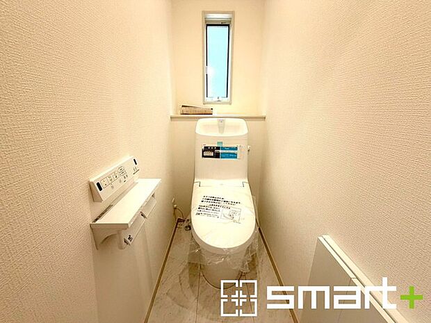 ～やはり便利なタンク式トイレ～ ・最近はタンクレストイレもございますが、タンク式の場合は停電時もお水を流すことが可能。 ・故障時なども比較的費用が安くなるなど、メリットが多くなります。 