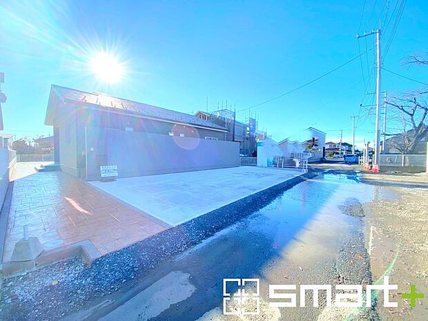 ~十分な広さのある前面道路~ ・前面道路は約4mございますので、お車でのすれ違いも可能で余計なストレスがかかりません。 ・日々お車での移動が多い方には大切なポイントですね。