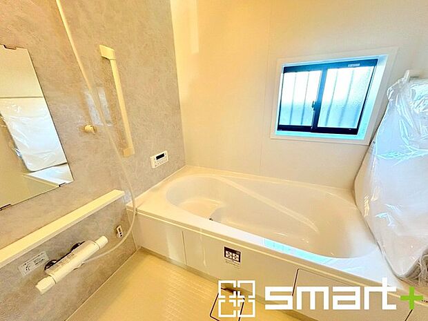 ~浴室乾燥機付きの浴室~ ・浴室には乾燥機が付いているので雨の日でも洗濯物を干すことが可能です。 ・水はけの良い床材など機能面も充実。マイクロバルなどオプションもご相談くださいませ。