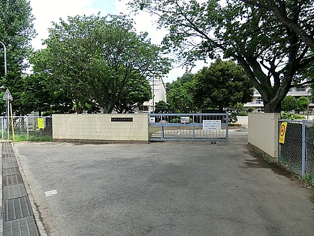 下高津小学校(1900m)