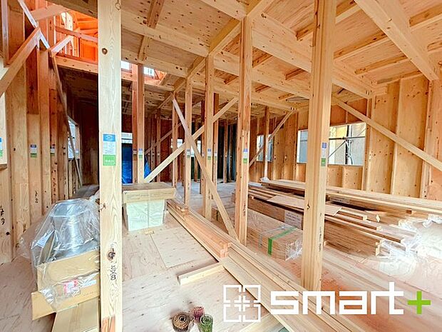 〜風にも強い強靭な建物〜 ・住宅性能評価において「耐風等級2」を取得。 ・大型の台風など暴風にも耐える、強靭な建物となっております。 