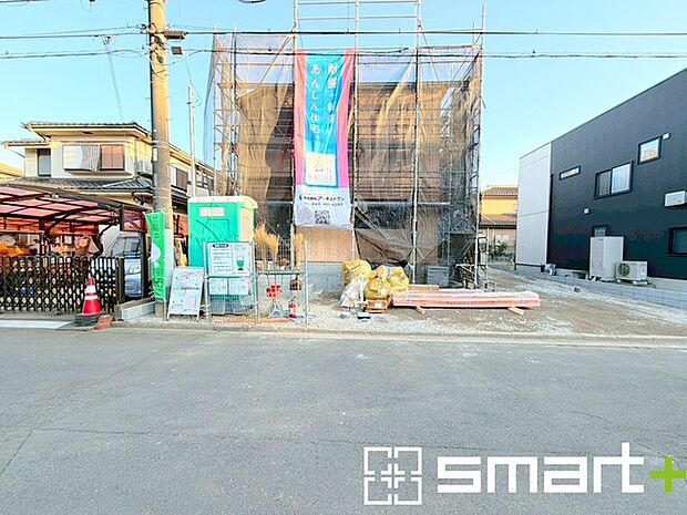 ~閑静な住宅街の立地~ ・周辺は閑静な住宅街となっておりますので、静かな暮らしをご実現いただけます。 ・前面道路の交通量も多くないので、小さなお子様がいるご家庭でもご安心ですね。