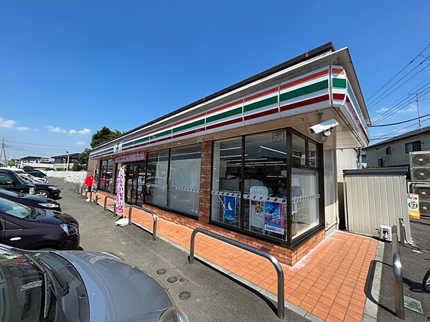セブンイレブン　竜ケ崎六斗蒔店（550m）