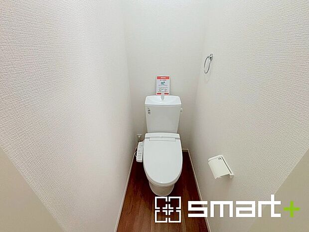 ~やはり便利なタンク式トイレ~ ・最近はタンクレストイレもございますが、タンク式の場合は停電時もお水を流すことが可能。 ・故障時なども比較的費用が安くなるなど、メリットが多くなります。