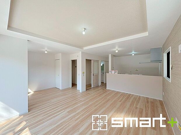 ~間仕切対応で居室に~ ・リビングには間仕切対応で居室としてもお使いいただけるスペースがございます。 ・収納付きなので寝室はもちろん、キッズスペースなどにも便利ですね。