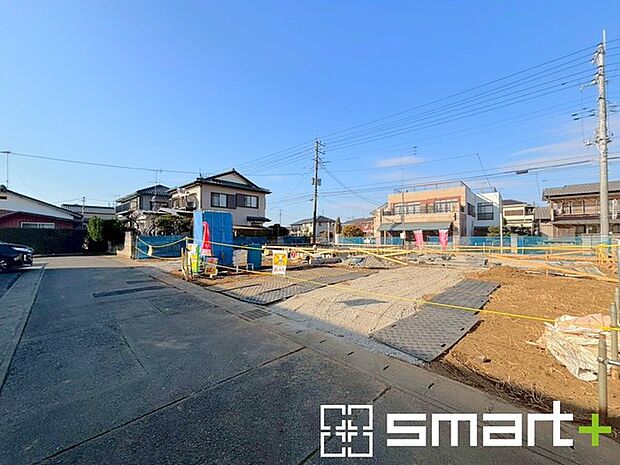 〜閑静な住宅街の立地〜 ・周辺は閑静な住宅街となっておりますので、静かな暮らしをご実現いただけます。 ・前面道路の交通量も多くないので、小さなお子様がいるご家庭でもご安心ですね。 