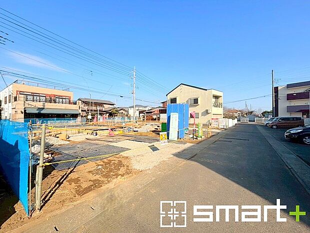 ~十分な広さのある前面道路~ ・前面道路は約4mございますので、お車でのすれ違いも可能で余計なストレスがかかりません。 ・日々お車での移動が多い方には大切なポイントですね。
