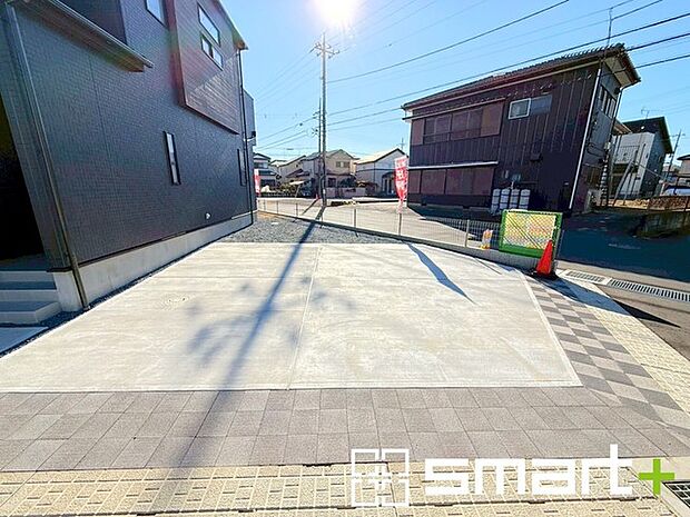 〜カースペース2台分〜 ・セカンドカーや来客時にも困らないカースペース2台分。物置や駐輪スペースなどにも利用できますね。 ・カーポートなどのオプションもお気軽にご相談くださいませ。