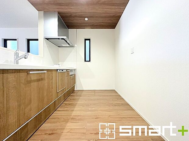 〜IHクッキングヒーター〜 ・IHは火事のリスク低減に加え、上昇気流が発生しないため換気扇が汚れづらいなどメリット沢山なんです。 ・詳細は担当までお問合せ下さいませ。