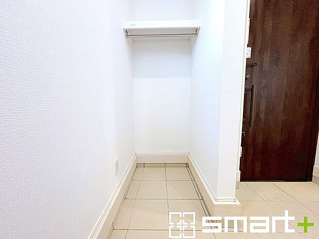 ~余裕の広さの玄関~ ・玄関スペースを大きく取る事でご帰宅された際の開放感が違います。 ・お客様を出迎える顔にもなる玄関、この広さは魅力的ですね。ぜひ現地でご体感くださいませ。