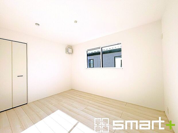 ~オプション施行もお任せください~ ・フローリングの変色など劣化を軽減し、水をこぼした場合などにも防いでくれるフロアコーテイングが人気となっております。 ・オプション施行もお任せください。