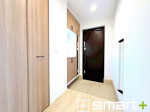 ~十分な容量のシューズボックス~ ・備え付けのシューズボックスは充分な容量を確保。 ・より大型のものへのご変更などご希望の方もお気軽にご相談くださいませ。