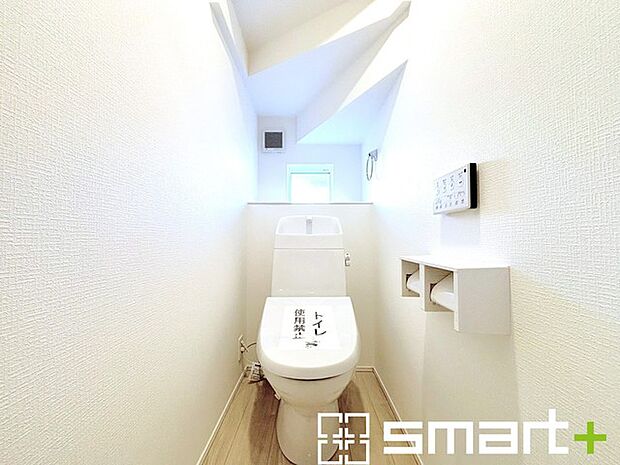 ~やはり便利なタンク式トイレ~ ・最近はタンクレストイレもございますが、タンク式の場合は停電時もお水を流すことが可能。 ・故障時なども比較的費用が安くなるなど、メリットが多くなります。