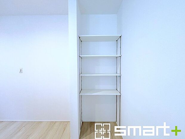 ~リビング収納のあるプラン~ ・意外と少ないリビング収納をしっかりとご用意。 ・掃除機や買い溜めしたティッシュ、トイレットペーパーなど様々なものが収納可能です。