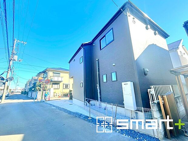 〜開放感ある角地のお住まい〜 ・2方向が空く事で開放感のある角地に位置しております。 ・窮屈な感じが無く、ゆったりと暮らせるこの魅力をぜひ現地でご体感くださいませ。 