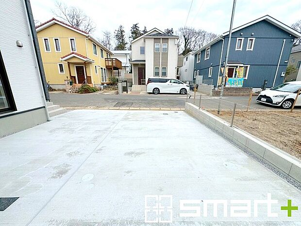 〜駐車場は2台分ご用意〜 ・駐車場は2台分ございますので、車通勤の方や複数台お持ちの方にもお勧めのお住まいです。 ・カーポートなどのオプションもお気軽にご相談くださいませ。 