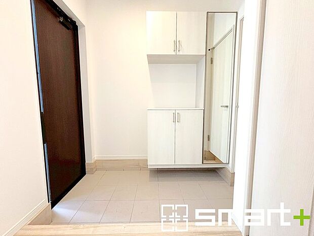 ~余裕の広さの玄関~ ・玄関スペースを大きく取る事でご帰宅された際の開放感が違います。 ・お客様を出迎える顔にもなる玄関、この広さは魅力的ですね。ぜひ現地でご体感くださいませ。