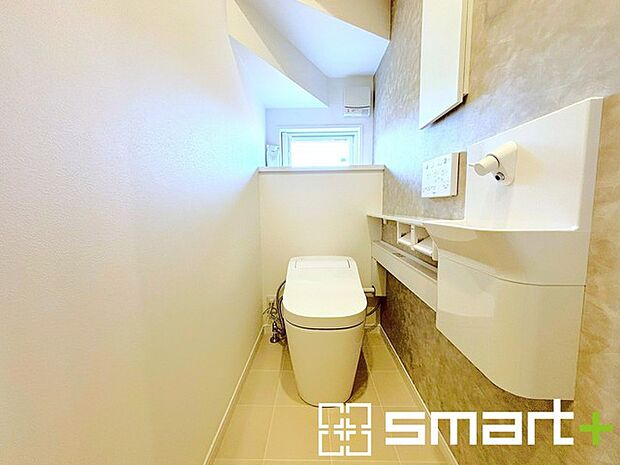 ~やはり便利なタンク式トイレ~ ・最近はタンクレストイレもございますが、タンク式の場合は停電時もお水を流すことが可能。 ・故障時なども比較的費用が安くなるなど、メリットが多くなります。