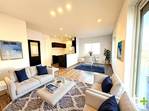 ~ナチュラルな色彩のLDK~ ・自然な風合いの色味で纏められたLDKは家具のコーディネートもしやすくなっております。 ・どんなインテリアにするか、考えるだけでも楽しくなりますね。