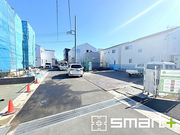 〜ベタ基礎でしっかりとした土台〜 ・コンクリートの中に鉄筋を配し強度を高めた「ベタ基礎」を採用。 ・しっかりとした土台を造ったうえで、その上に建物が築造されていきます。 