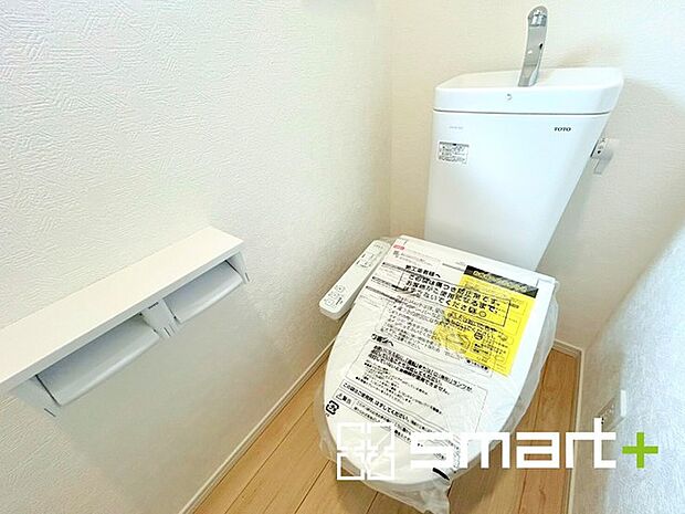 ~やはり便利なタンク式トイレ~ ・最近はタンクレストイレもございますが、タンク式の場合は停電時もお水を流すことが可能。 ・故障時なども比較的費用が安くなるなど、メリットが多くなります。