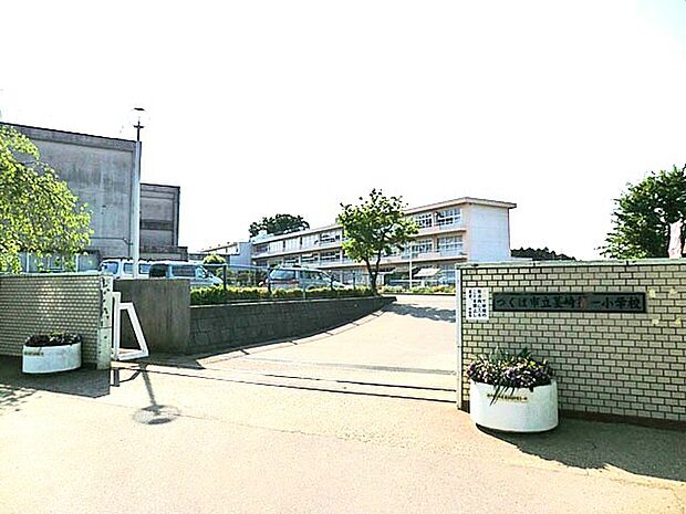 茎崎第一小学校.(1300m)