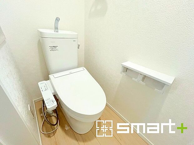 ~やはり便利なタンク式トイレ~ ・最近はタンクレストイレもございますが、タンク式の場合は停電時もお水を流すことが可能。 ・故障時なども比較的費用が安くなるなど、メリットが多くなります。