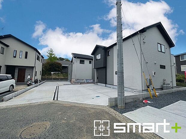 ~閑静な住宅街の立地~ ・周辺は閑静な住宅街となっておりますので、静かな暮らしをご実現いただけます。 ・前面道路の交通量も多くないので、小さなお子様がいるご家庭でもご安心ですね。