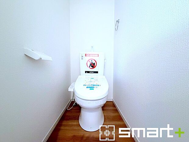 ～やはり便利なタンク式トイレ～ ・最近はタンクレストイレもございますが、タンク式の場合は停電時もお水を流すことが可能。 ・故障時なども比較的費用が安くなるなど、メリットが多くなります。 