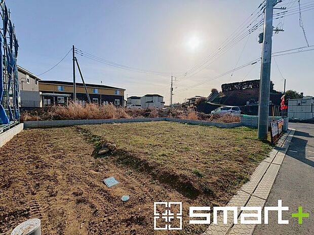 ~ベタ基礎でしっかりとした土台~ ・コンクリートの中に鉄筋を配し強度を高めた「ベタ基礎」を採用。 ・しっかりとした土台を造ったうえで、その上に建物が築造されていきます。