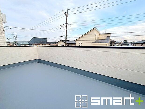 ~テラスバルコニーをご用意~ ・開放感溢れる憧れのスカイバルコニーも魅力の一つですね。 ・ぜひ現地でその魅力・広さをご体感くださいませ。