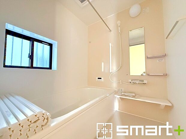 ~浴室乾燥機付きの浴室~ ・浴室には乾燥機が付いているので雨の日でも洗濯物を干すことが可能です。 ・水はけの良い床材など機能面も充実。マイクロバルなどオプションもご相談くださいませ。