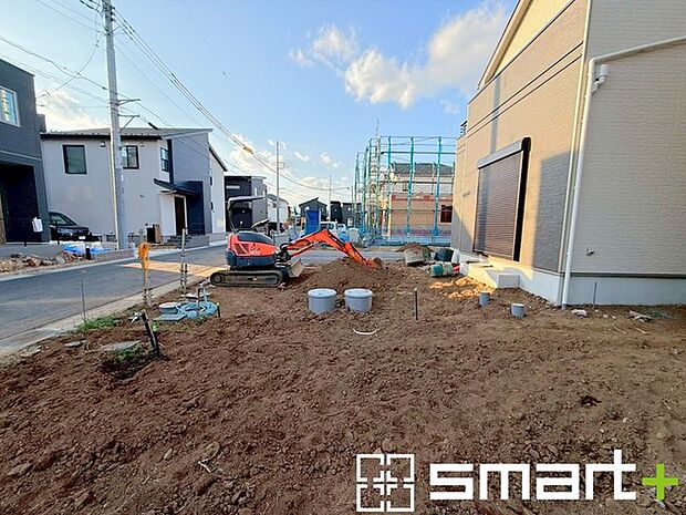 ~ゆとりあるカースペース~ ・セカンドカーや来客時にも困らないカースペース2台分は並列駐車可能でお車の出し入れもラクラク。 ・カーポートなどのオプションもお気軽にご相談くださいませ。